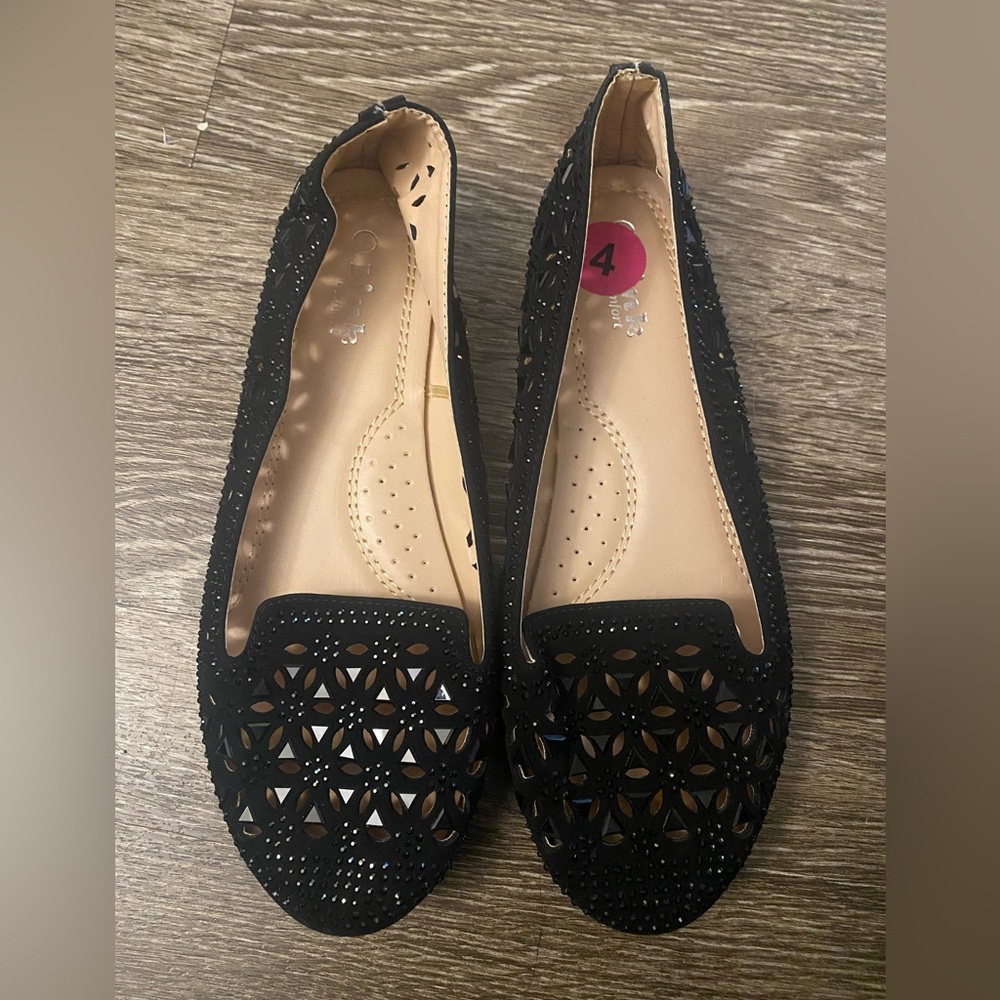 Black shoes with glitter size-4